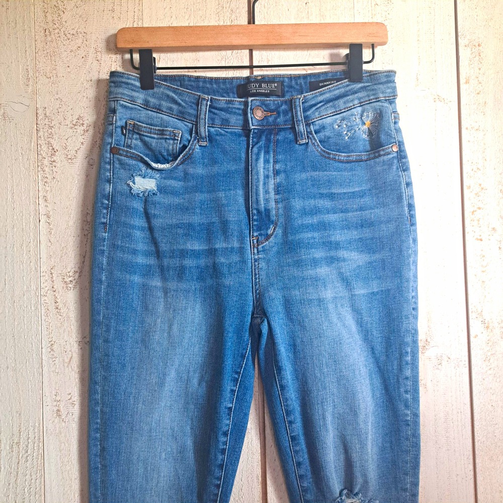 Judy Blue Jeans Cottagecore Embroidered Skinny Cropped Raw Hem 9/29 Distressed